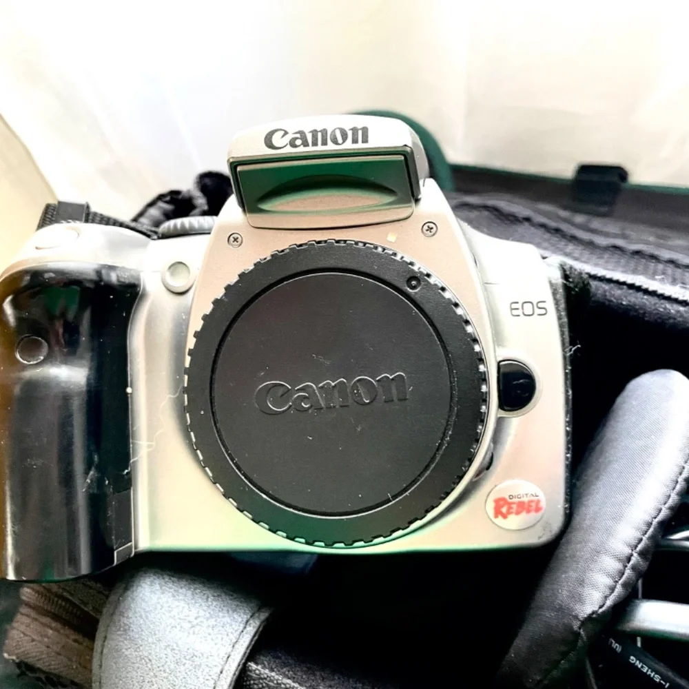 Canon EOS 300D Digital Rebel with Carry Case